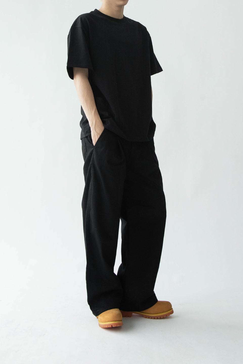 PLEATED STRAIGHT PANT - BLACK