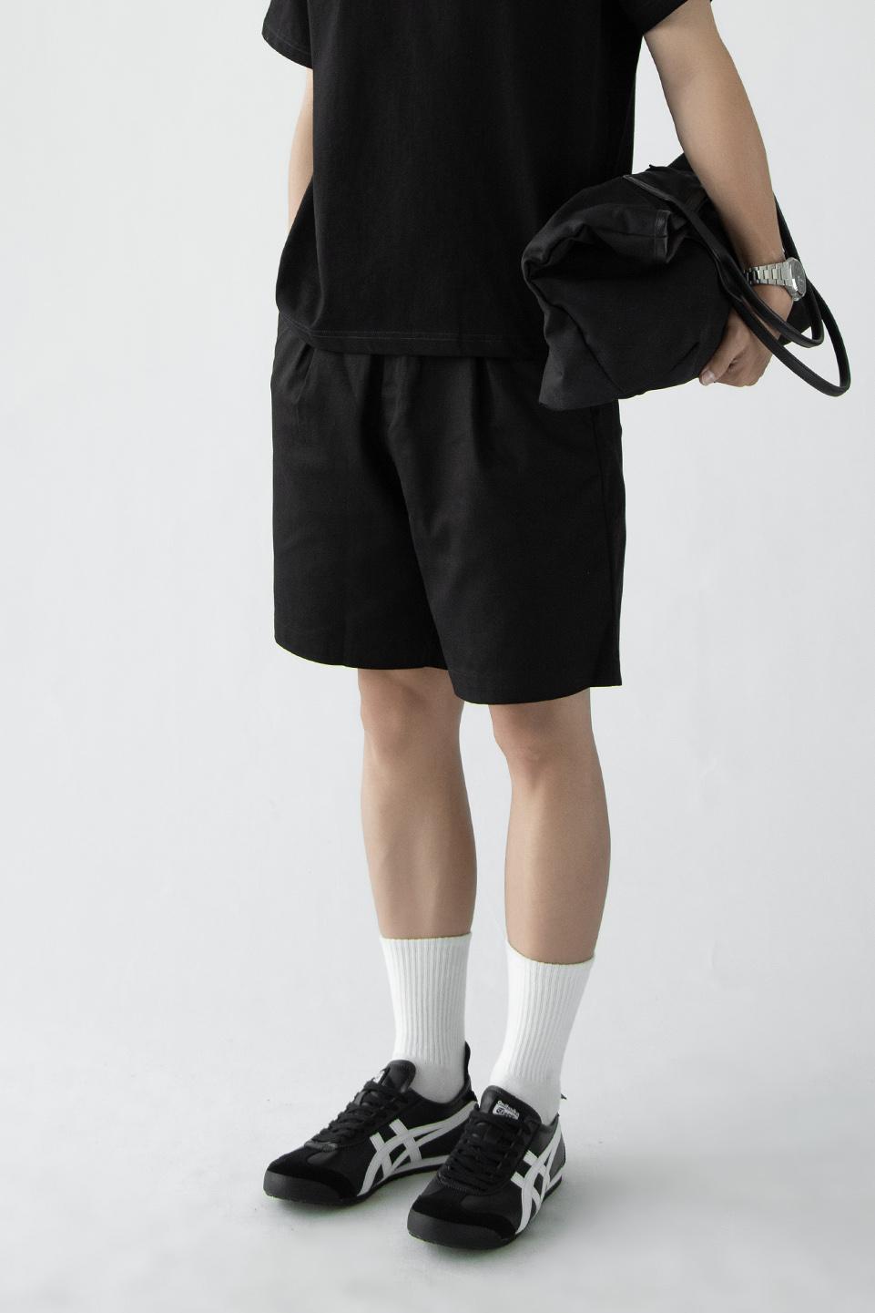 TUMS PLEATED SHORT - Black